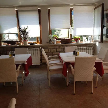 Pansion Comfort Santa Marija Couette-café